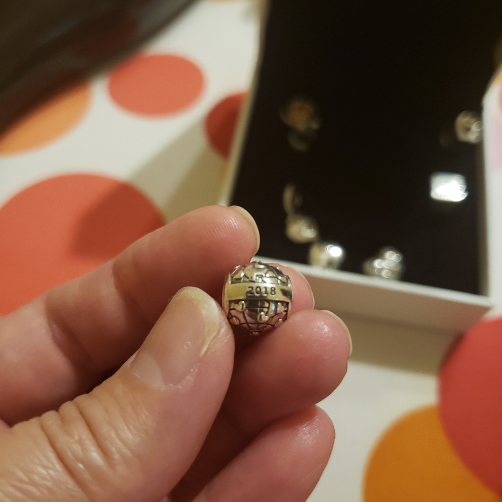 Pandora - Picture 2 of 8